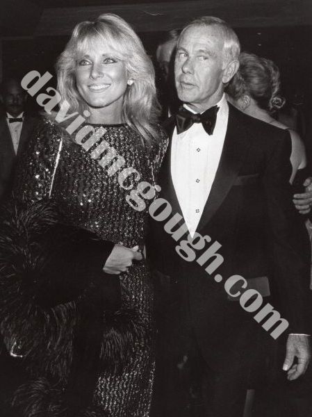 Johnny Carson and Alexis Maas 1982, LA.jpg
